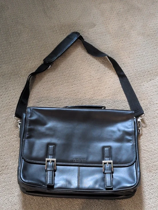 Kenneth Cole Black Leather Messenger Bag Briefcase