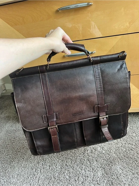 Kenneth Cole Reaction Colombian Leather Dowel Rod Portfolio With 15