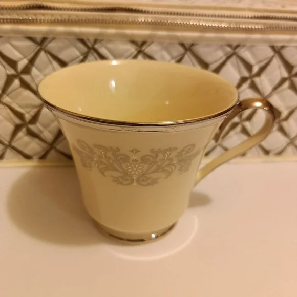 Vtg Lenox Snow Lily Discontinued China Set Of 12 Coffee/Tea Cups w/ Storage Case