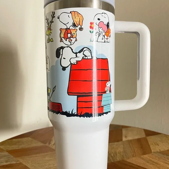 Peanuts Snoopy 40 oz TUMBLER friends Christmas Brand new 40oz TUMBLER double wal