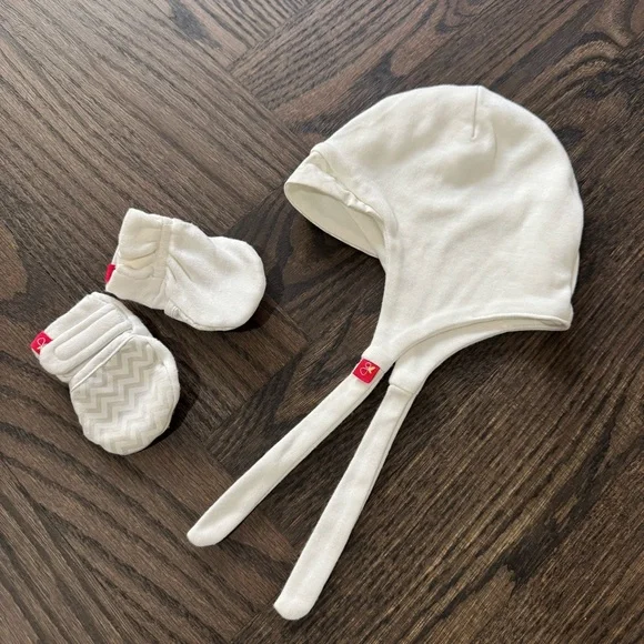 Goumi OS (Baby) White Cream Hat and Mittens Set