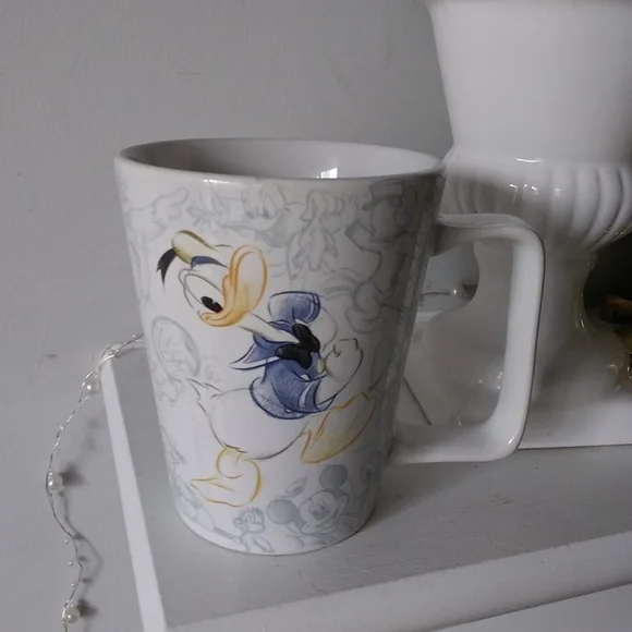 Walt Disney‎ store Donald Duck Sketches coffee mug