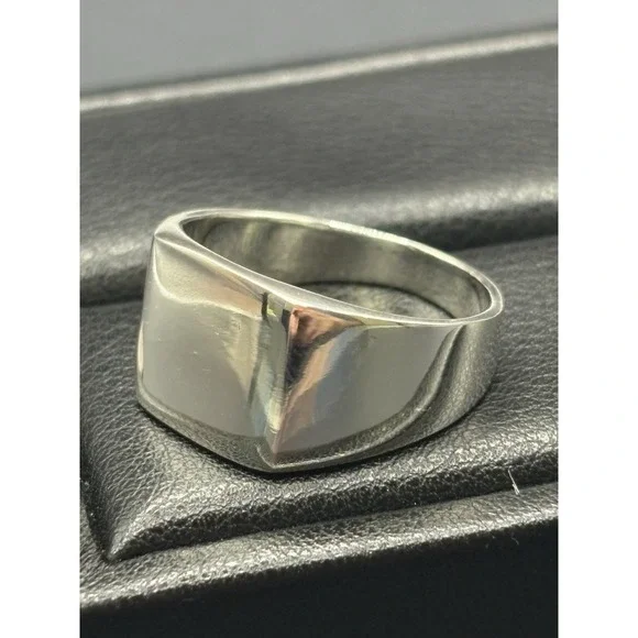 New Condition Sterling Silver Large Plain Signet Ring 925 Size 10 J3