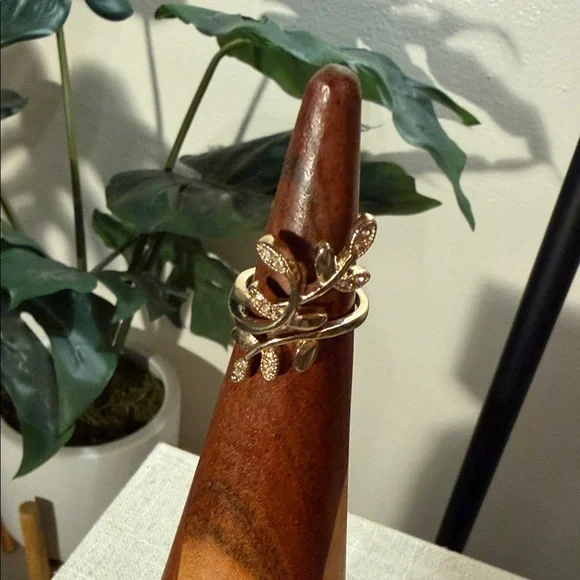 Gold metal stainless nature theme winding‎ leaves and crystal Ring