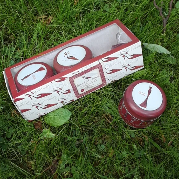 New set of 3 Candles Super cute packaging!