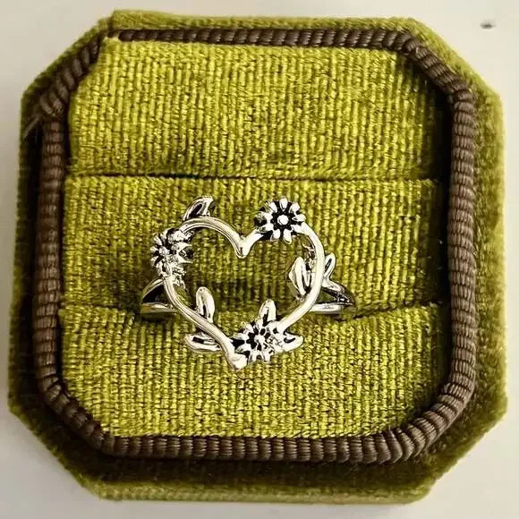 Flowering Vines Heart Ring Titanium Steel Silver Statement Ring Size 7