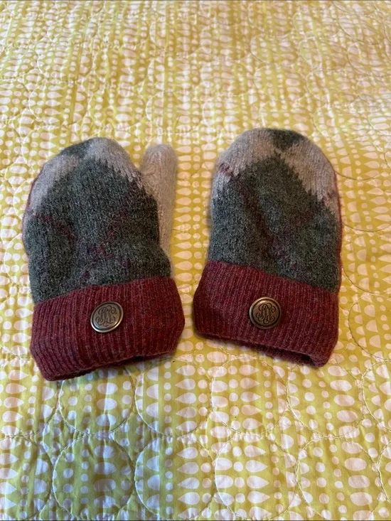 Kids Cozy Wool-Blend Mittens in Maroon and Gray