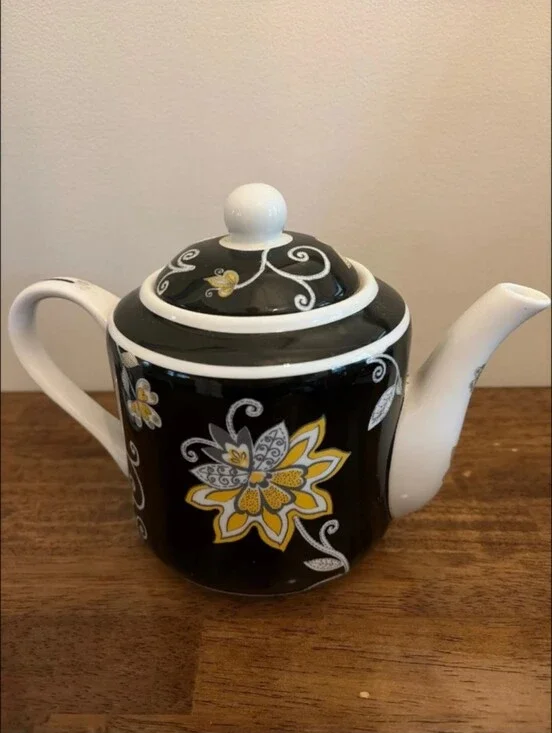 Vera Bradley Black and Yellow Floral Yellow Bird Ceramic Teapot - Beautiful 🦋