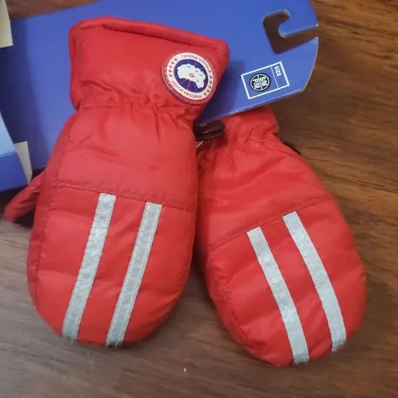 Canada Goose Red Kids Winter Down Ski Mittens Size Small NEW