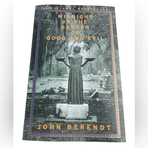 Midnight in the Garden of Good and Evil by John Berendt Nonfiction Book