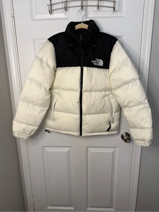 The North Face Men’s Black & Cream Two-Tone Puffer Jacket
