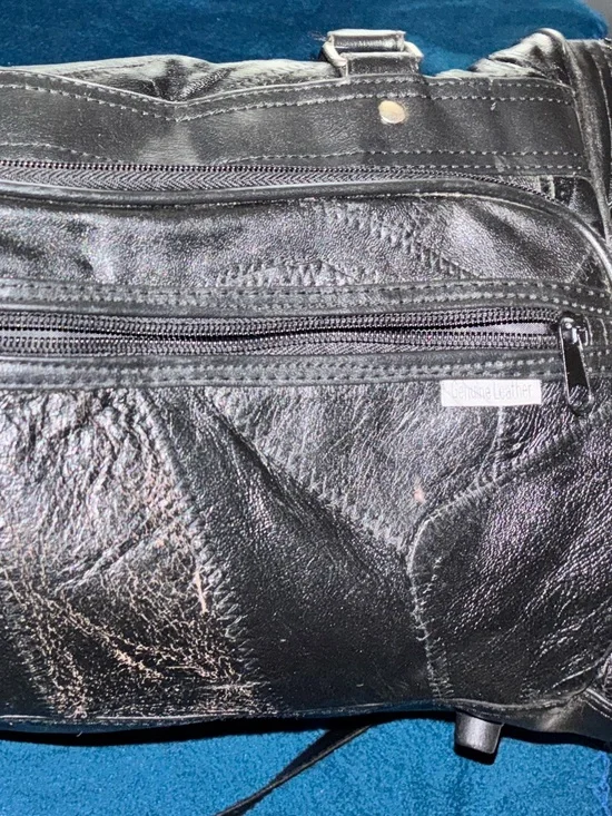 Classic Vintage Black Men's Duffel Bag with Multiple Zip Pockets