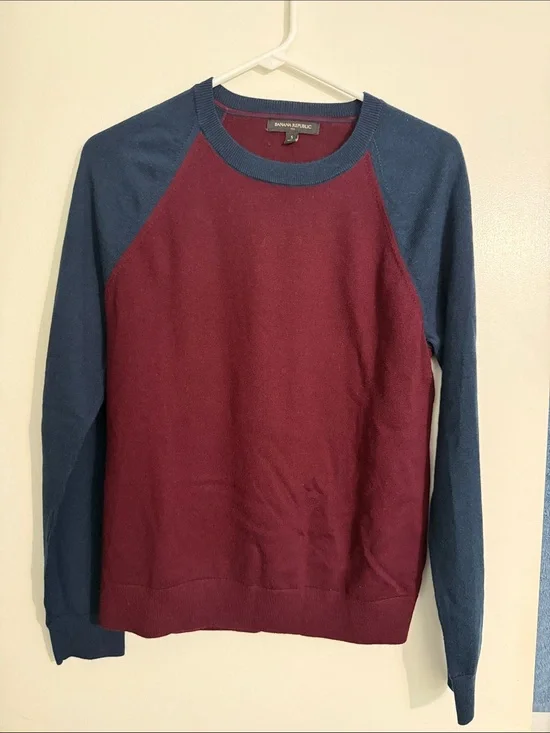 Banana Republic Men's Burgundy and Navy Raglan Crewneck Sweater size small