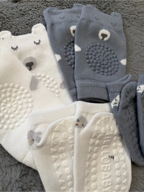 BABY Bear Crawling Knee Pads & Non-Slip Socks Set