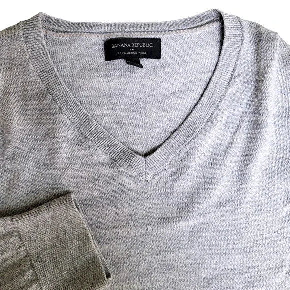Banana Republic Mens Large Light Blue V‎ Neck 100% Merino Wool Sweater Preppy