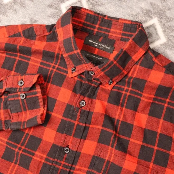 Banana Republic Luxe Flannel Red Black Plaid Untucked Slim Fit Shirt Large