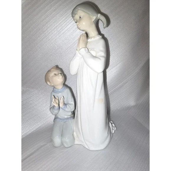 LLADRO‎ Figurine Girl and Boy Praying Spanish Porcelain Religious Decor- Retired