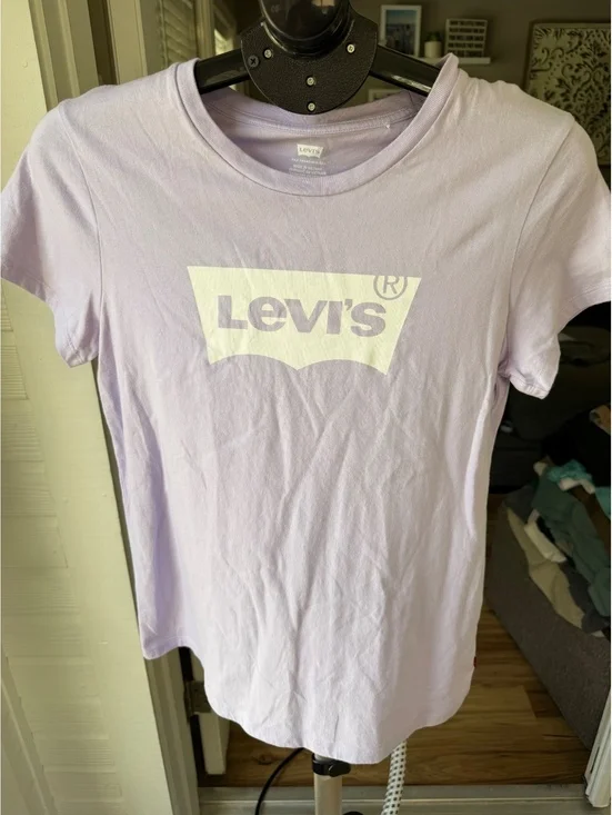 Levi's lavender logo T-shirt