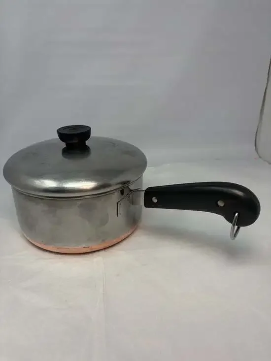 Vintage Pre 1968 Copper Bottom Revere Ware 1 1/2 Quart Sauce Pan with orig lid.