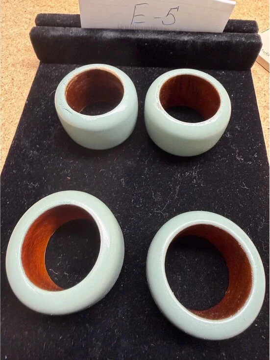 Set of 4 Vintage Style Wooden Napkin Rings Sage Green & Wood Tone Storage E-5