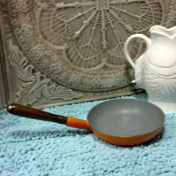 Vintage Orange Descoware 23-g B Fe 8 Inch Skillet.