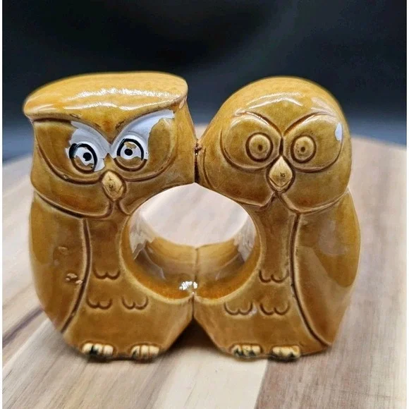 Vintage Owls Joined Pair Salt & Pepper Shaker Made In‎ Japan Some Paint Wear