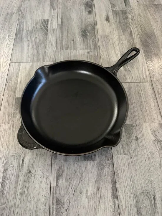 Le Creuset - Enameled cast iron skillet pan made in France Sz 30