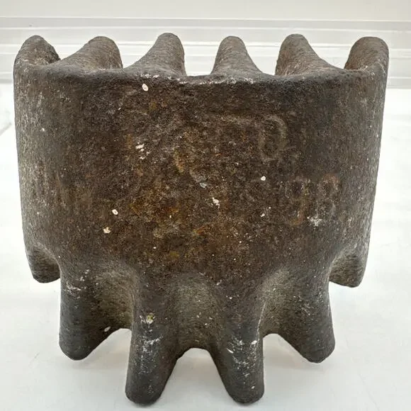 VINTAGE 1898 CAST IRON CLAW GUTTER MOLD DIE ANVIL, for FORMING COPPER GUTTERS