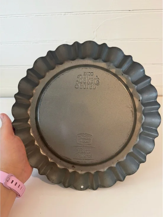 Ekco Baker's Secret Duncan Hines Tiara 10.5