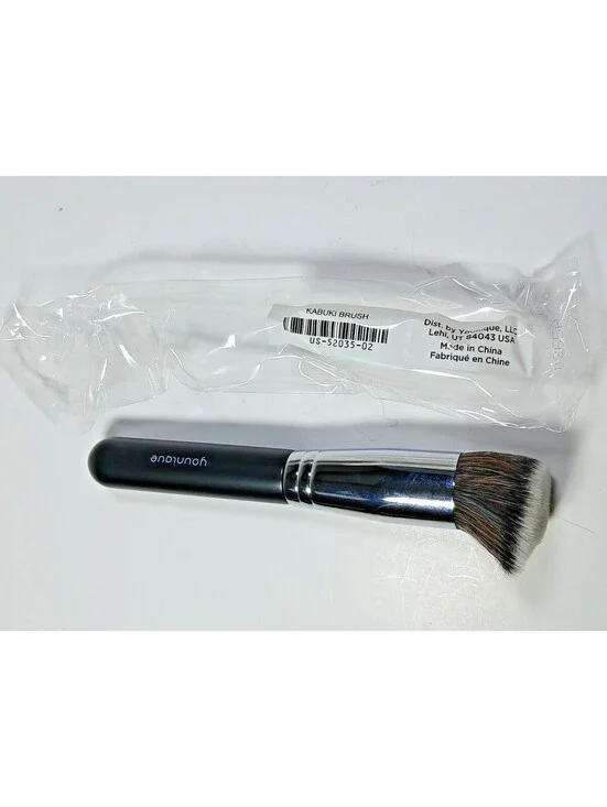 Younique Kabuki Brush Brand New in Package Makeup applicator Beauty Brush