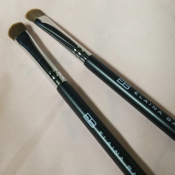 Elaina Badro Brushes 2 pieces