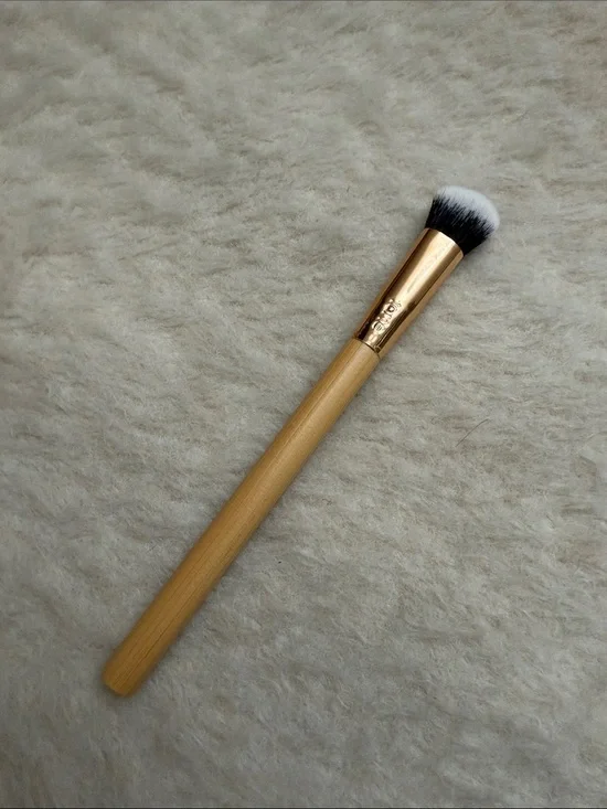 Tarte concealer paw brush