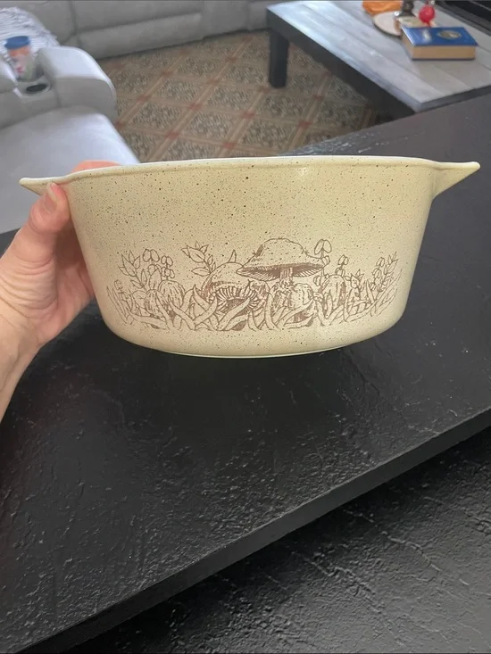 Pyrex Forest Fancies Vintage Speckled Ceramic Serving Bowl with Mushroom 2.5 l
