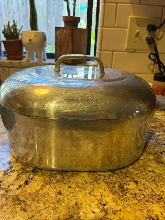Magnalite 8 quart roaster Classic Stainless Steel Roaster with Lid - Silver 4265