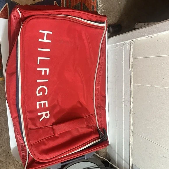 Tommy Hilfiger Rolling Swivel Suitcase 25