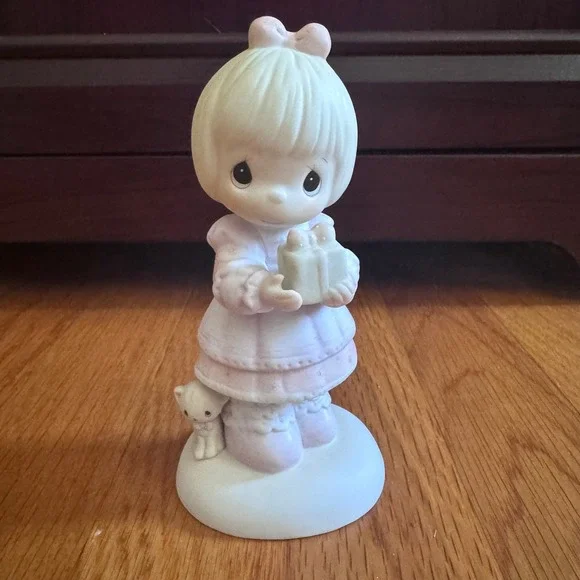 Vintage 1984 Precious Moments God Sends the Gift of His Love Figurine
