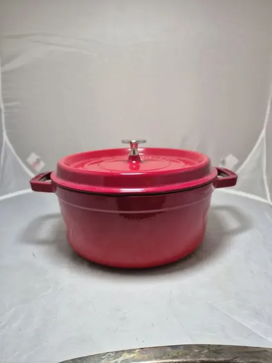 💥 Staub Dutch Oven Enameled Cast Iron France Cocotte 4 qt Cherry Red #24