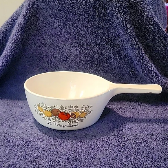 Corningware Spice of Life La Marjolaine small stove top pot. Scars but nice