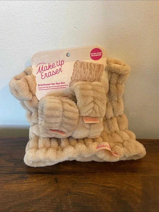 MakeUp Eraser Plush Spa Set in Beige - Headband & Accessories