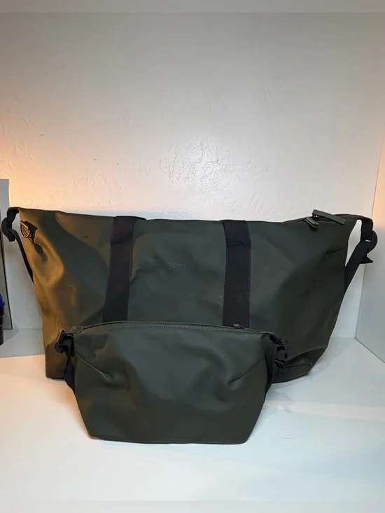 Rains Hilo Weekend Bag Large with Rains Hilo Wash Bag Olive Green