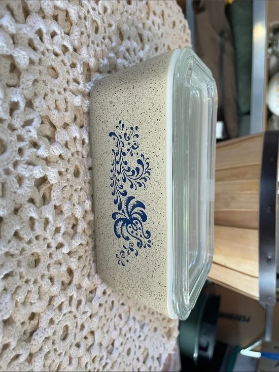 Vintage Pyrex Homestead Blue Floral Stoneware Refrigerato Dish with Glass Lid