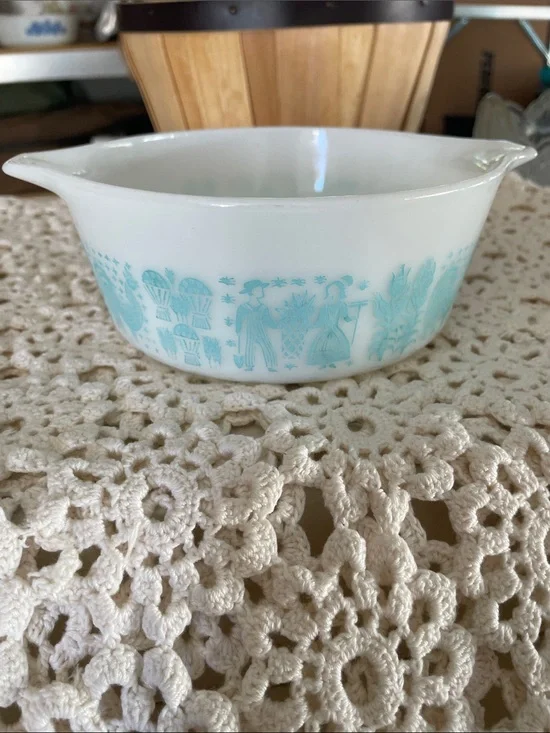 Vintage Pyrex Amish Butterprint 472 casserole bowl