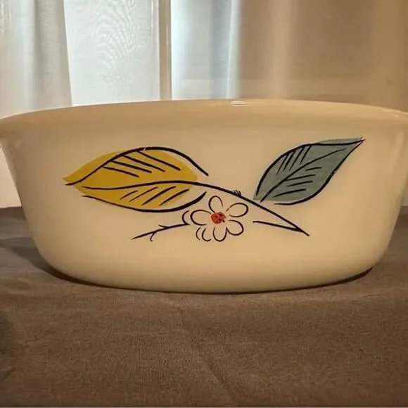 vintage FIRE KING casserole dish 1.5 qt Biscayne