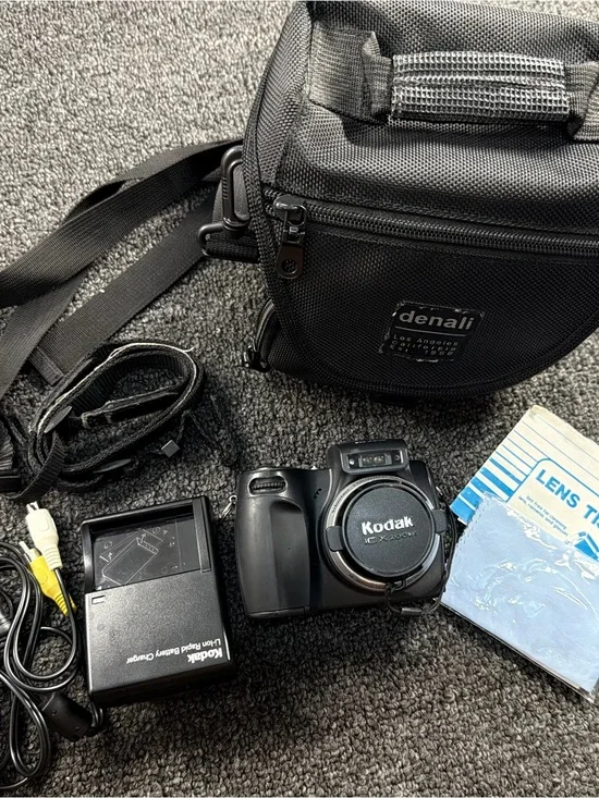 Kodak Black Digital Camera with Carrying Case and Accessories