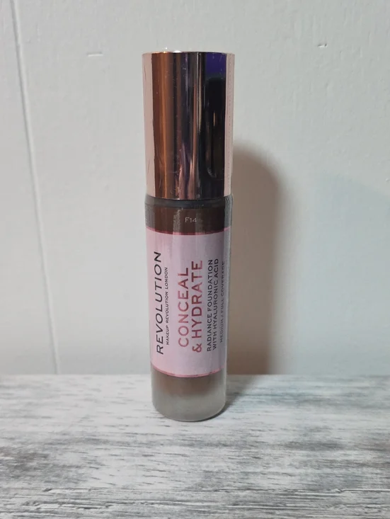 Revolution Conceal & Hydrate Radiance Foundation – Medium/full‎ Coverage- F14
