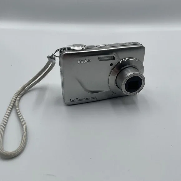 Kodak EasyShare C180 Compact Digital Camera 10.2MP 3x Zoom 2.4