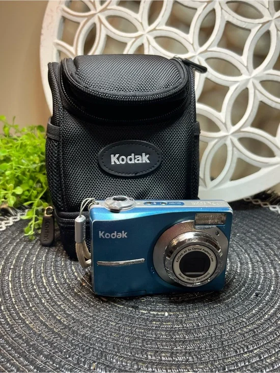 Kodak EasyShare C813 Digital Camera W/Black Carry Case In good working condition