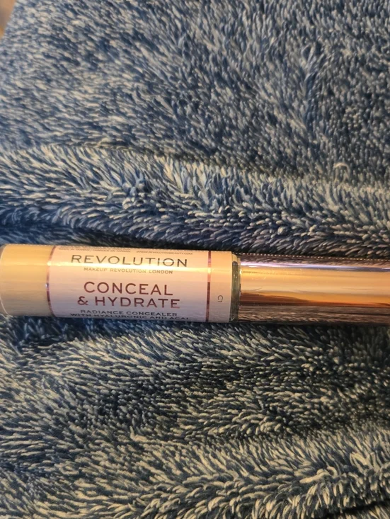 3/$10 Bundle Deals Revolution Conceal & Hydrate Radiance Concealer- C1
