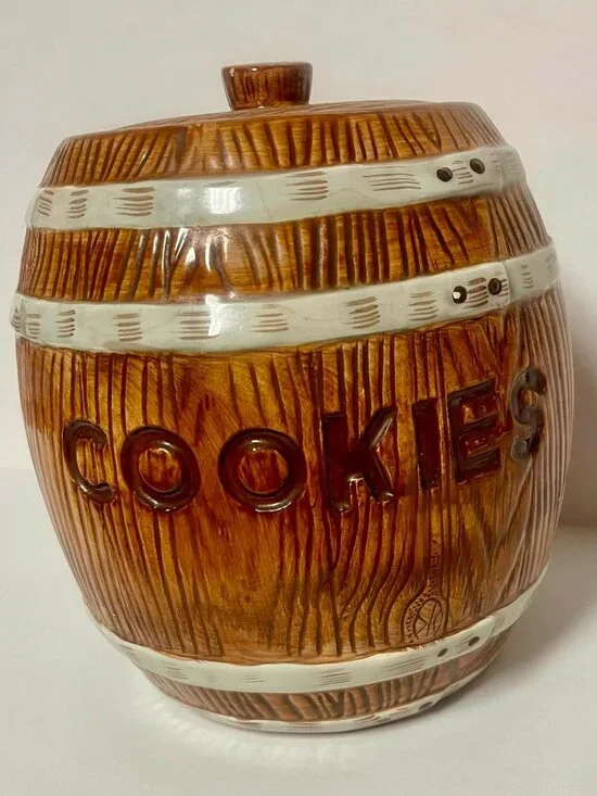 VTG. SAKURA O'NEIDA BARREL COOKIE JAR!!
