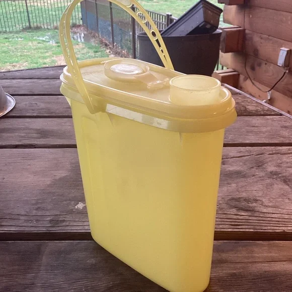 Tupperware Vintage Beverage Buddy Pitcher in yellow - 2 quart capacity